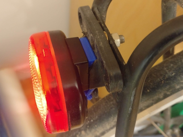 3d printed clip fits the light receptacle